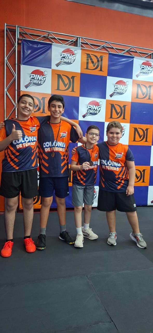 Jovens alunos na Ping Drive